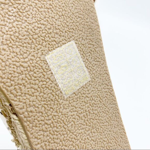 Journee Collection Womens Razili White‎ Faux Leather Espadrilles Shoes NWOB - Picture 8 of 12